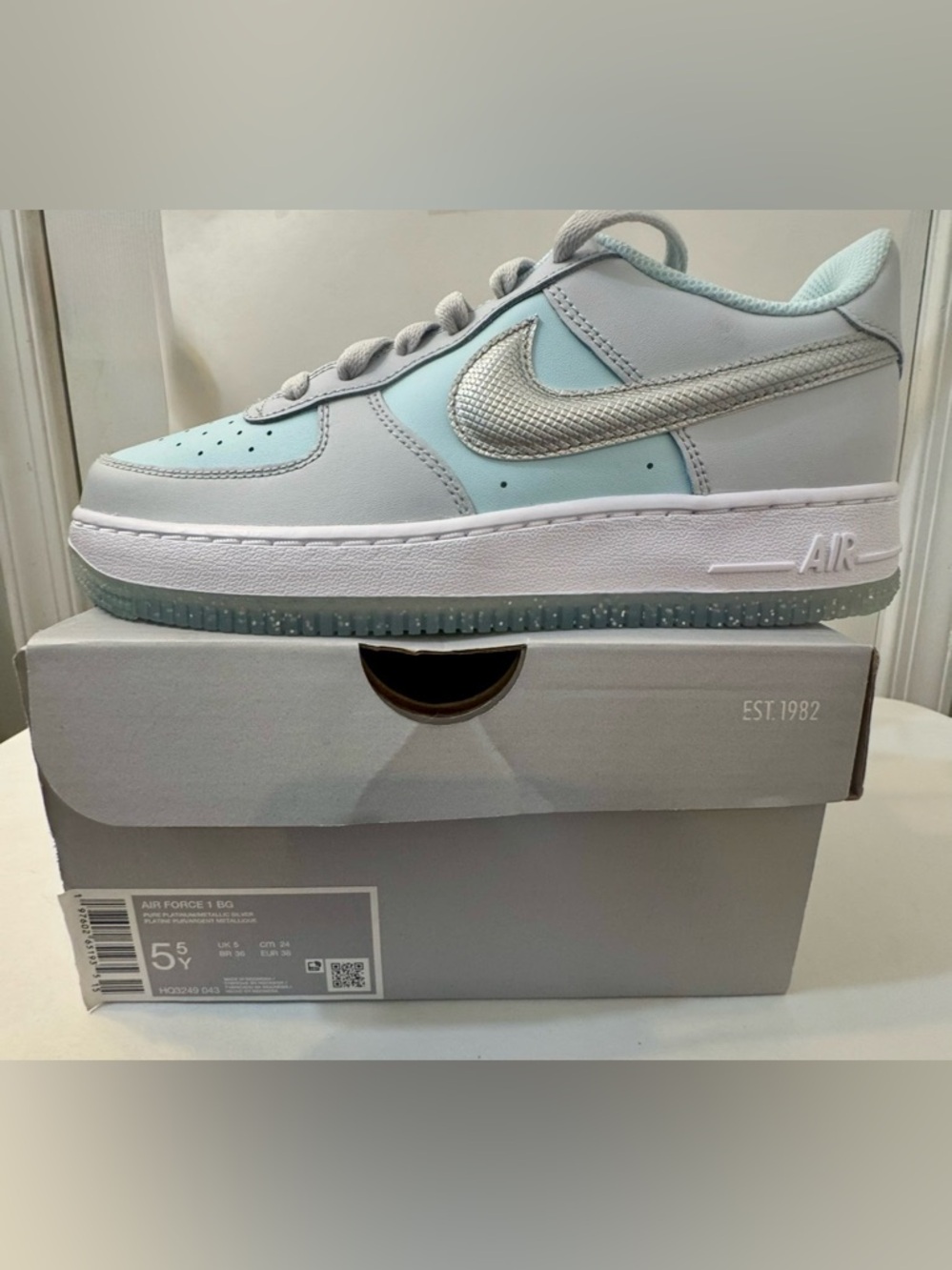 Nike Air Force 1 Low Pastel Blue/Gray Metallic Swoosh Women’s 7 (Youth 5.5Y) - Picture 2 of 8